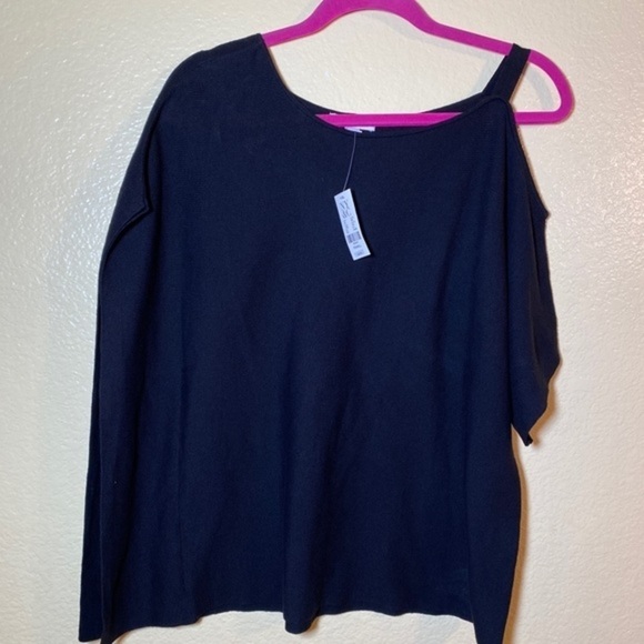𝅺NEW York & company simple modern off one shoulder top size‎ XS - Picture 1 of 4